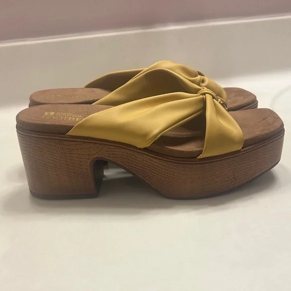 White Mountain Mustard Knot Sandals - Picture 2 of 4